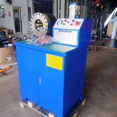 Mesin press selang hydraulic