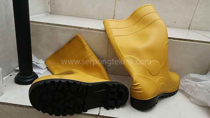 sepatu boot anti air